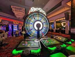 Pengguna Indonesia mengakses slot online slot108 dari smartphone dengan tampilan game yang jelas